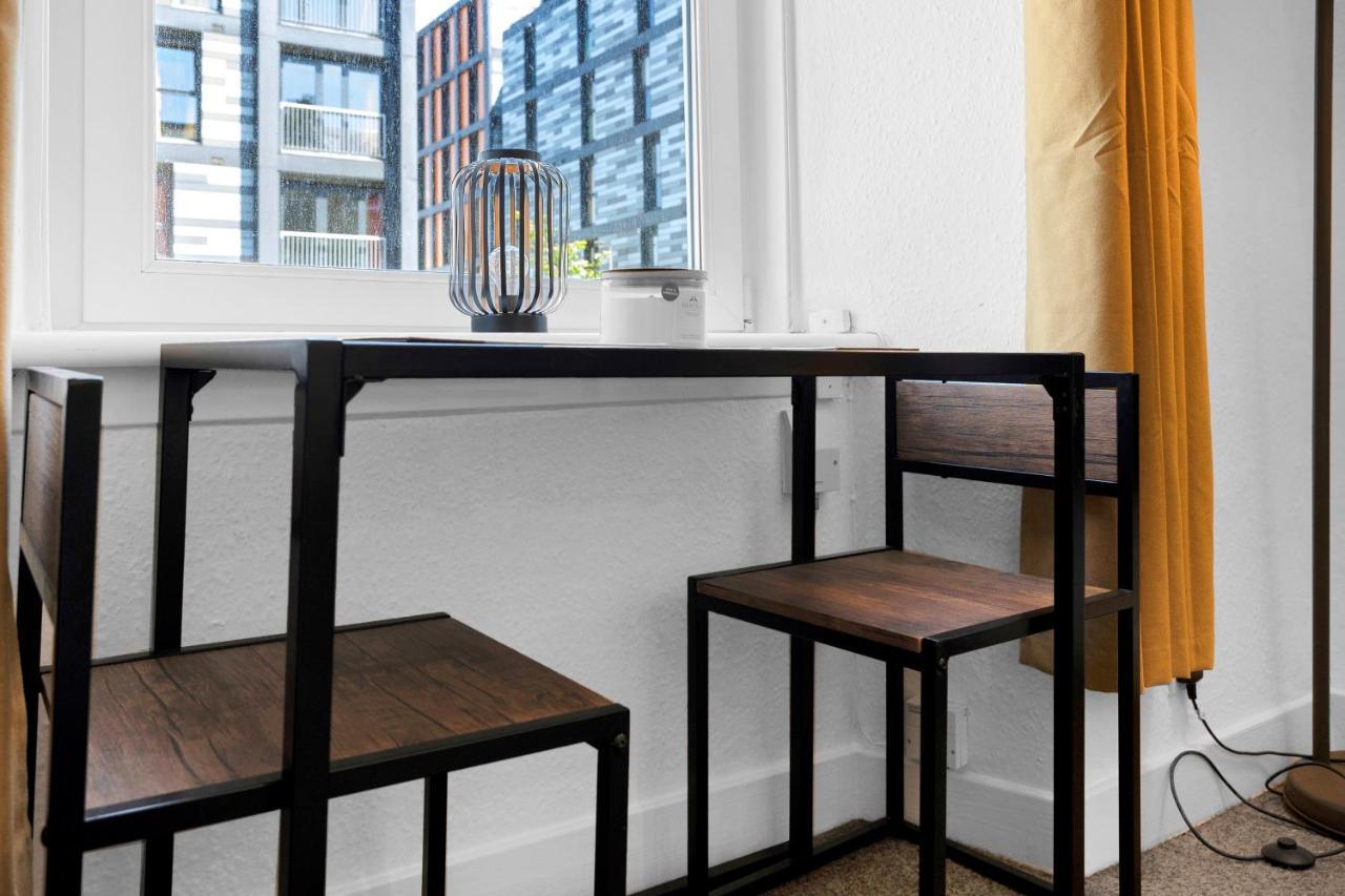 Modern & Spacious 1 Bedroom Apartment - Close To City Centre - Sleeps Up To 3 Guests Edinburgh Exterior foto